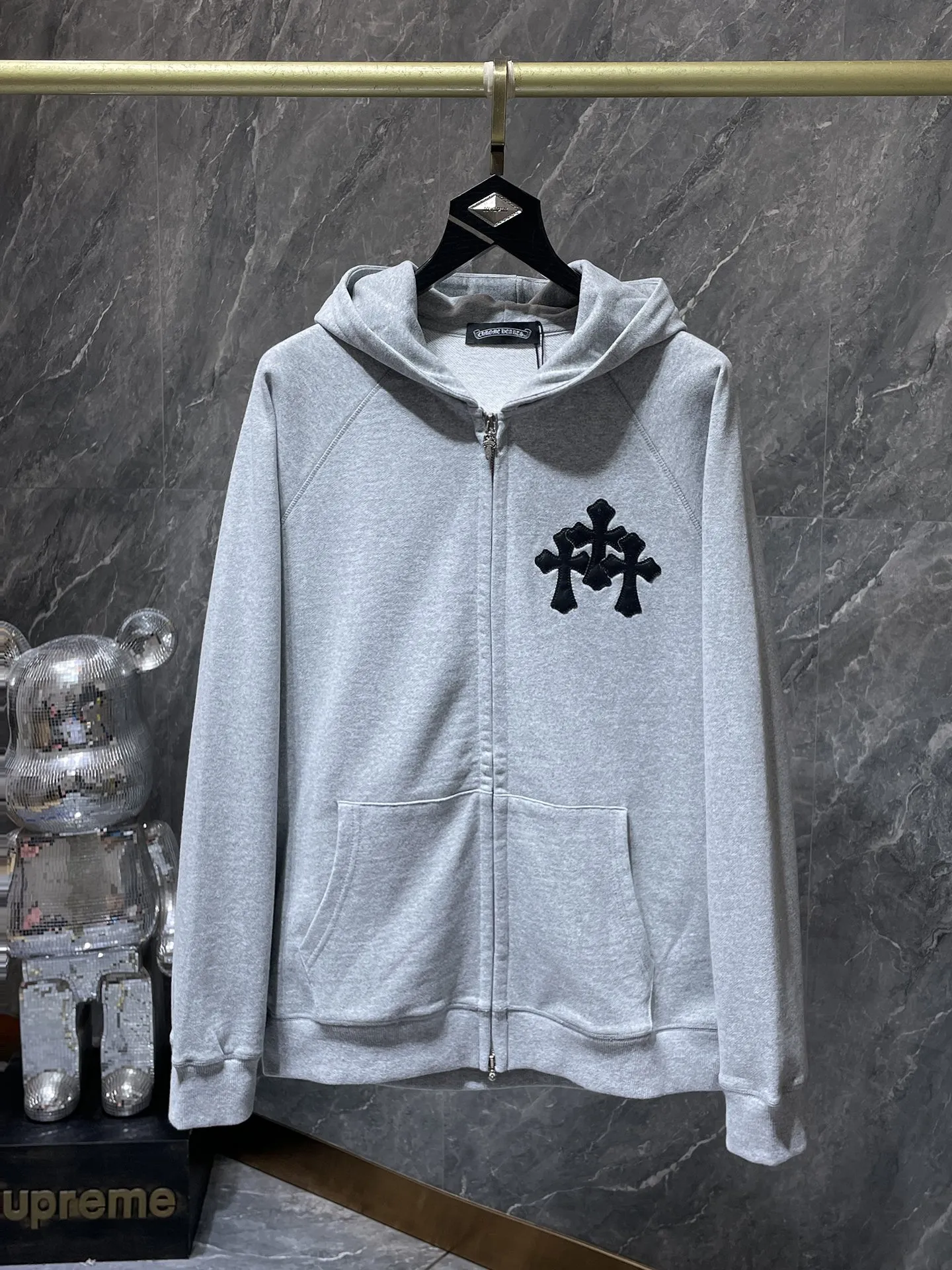 P260 Chrome Hearts counter synchronization ❤️ Same style as Tony Leung ❤️ Chrome patchwork leather cross long-sleeved zipper sweatshirt Improved customized version 1:1 high-weight high-quality fabric Recommended color: black gray Size: S, M, L, XL
